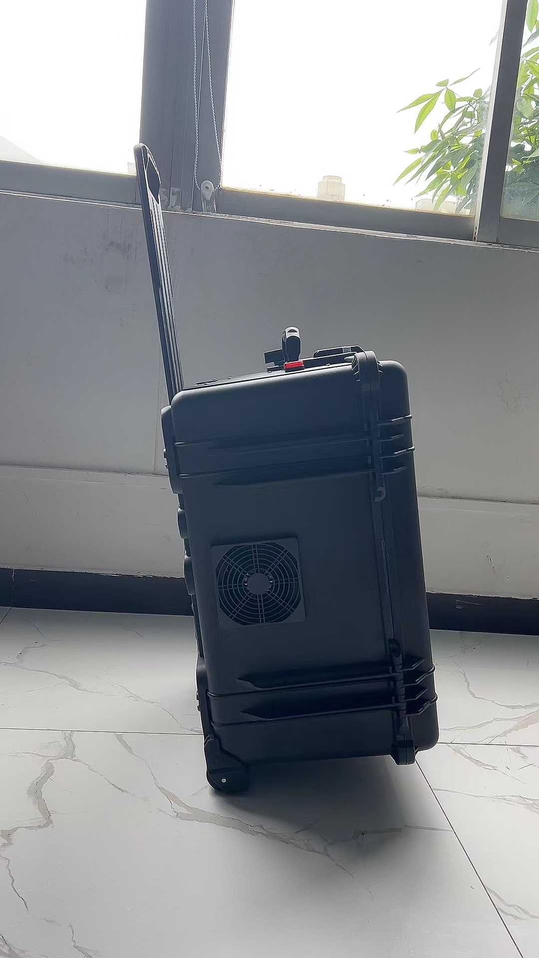 江夏手拉箱型移动通信干扰器